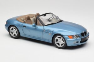 BMW Z3 E36/7 James Bond Goldeneye Bleu Métallisé UT Models 1:18 180024336 Métal Moulé — image 6 sur 8