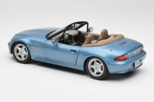BMW Z3 E36/7 James Bond Goldeneye Bleu Métallisé UT Models 1:18 180024336 Métal Moulé — image 7 sur 8