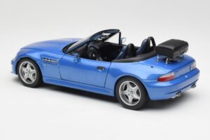 BMW Z3 M Roadster Avec Porte-Bagages Bleu Métallique UT Models 1:18 20416 Métal Moulé — image 7 sur 8