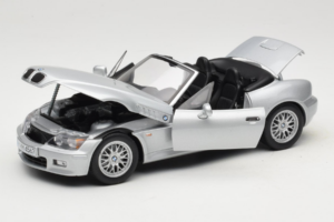 BMW Z3 Roadster 1.8 Argent Édition Concessionnaire UT Models 1:18 80439411712 Métal Moulé — image 2 sur 8