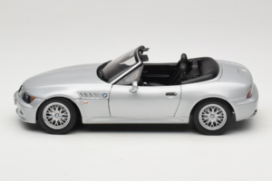 BMW Z3 Roadster 1.8 Argent Édition Concessionnaire UT Models 1:18 80439411712 Métal Moulé — image 4 sur 8