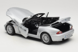 BMW Z3 Roadster 1.8 Argent Édition Concessionnaire UT Models 1:18 80439411712 Métal Moulé — image 5 sur 8