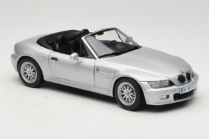 BMW Z3 Roadster 1.8 Argent Édition Concessionnaire UT Models 1:18 80439411712 Métal Moulé — image 6 sur 8