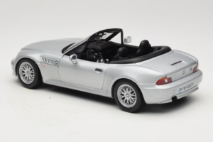 BMW Z3 Roadster 1.8 Argent Édition Concessionnaire UT Models 1:18 80439411712 Métal Moulé — image 7 sur 8