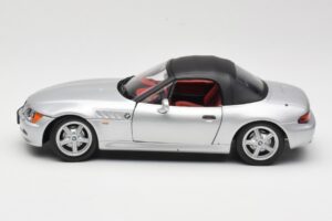 BMW Z3 Roadster 1.8 Argent UT Models 1:18 20404 Métal Moulé — image 4 sur 8