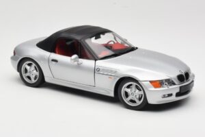 BMW Z3 Roadster 1.8 Argent UT Models 1:18 20404 Métal Moulé — image 6 sur 8