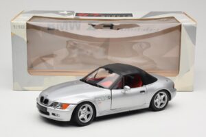 BMW Z3 Roadster 1.8 Argent UT Models 1:18 20404 Métal Moulé — image 8 sur 8