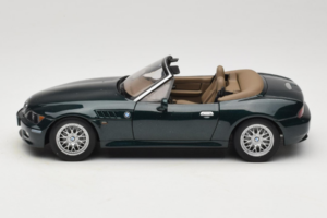 BMW Z3 Roadster 2.8 Vert Foncé Édition Concessionnaire UT Models 1:18 80439411713 Métal Moulé — image 4 sur 8