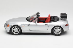 BMW Z3 Roadster Avec Porte-Bagages Argent UT Models 1:18 20407 Métal Moulé — image 4 sur 8