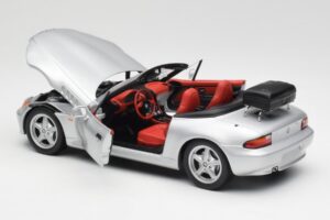 BMW Z3 Roadster Avec Porte-Bagages Argent UT Models 1:18 20407 Métal Moulé — image 5 sur 8