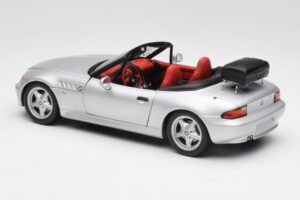 BMW Z3 Roadster Avec Porte-Bagages Argent UT Models 1:18 20407 Métal Moulé — image 7 sur 8