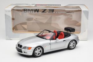 BMW Z3 Roadster Avec Porte-Bagages Argent UT Models 1:18 20407 Métal Moulé — image 8 sur 8