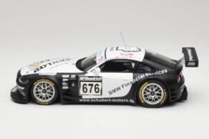 BMW Z4 #676 H. Stuck / J. Hennerici / D. Hurtgen Team Schubert Nürburgring 24 Hours 2006 AUTOart 1:18 80649 Métal Moulé — image 3 sur 6