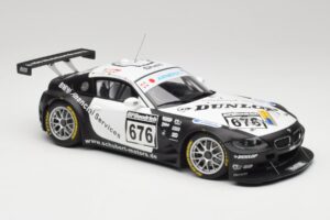 BMW Z4 #676 H. Stuck / J. Hennerici / D. Hurtgen Team Schubert Nürburgring 24 Hours 2006 AUTOart 1:18 80649 Métal Moulé — image 4 sur 6