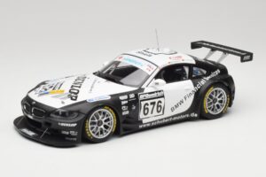 BMW Z4 #676 H. Stuck / J. Hennerici / D. Hurtgen Team Schubert Nürburgring 24 Hours 2006 AUTOart 1:18 80649 Métal Moulé