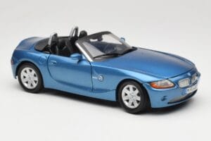 BMW Z4 E85 Bleu Métallique Motormax 1:18 73144 Métal Moulé — image 6 sur 8