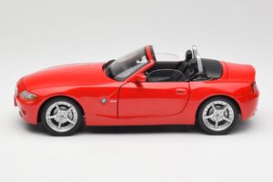 BMW Z4 E85 Roadster Rouge Bburago 1:18 34046 Métal Moulé — image 4 sur 8
