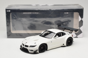 BMW Z4 GT3 E89 Blanc Minichamps 1:18 151122301 Métal Moulé — image 6 sur 6