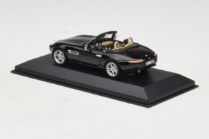 BMW Z8 Cabriolet Noir Minichamps 1:43 80420026607-R1 Métal Moulé — image 3 sur 4
