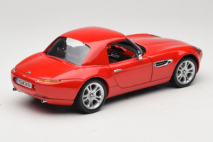 BMW Z8 Rouge Kyosho 1:18 80439411730 Métal Moulé — image 4 sur 9