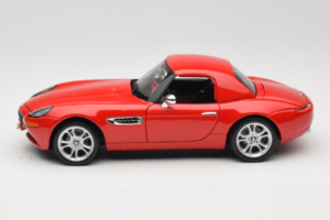 BMW Z8 Rouge Kyosho 1:18 80439411730 Métal Moulé — image 5 sur 9