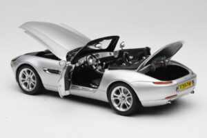BMW Z8 E52 Cabriolet Argent Kyosho 1:18 80432411551 Métal Moulé — image 7 sur 8