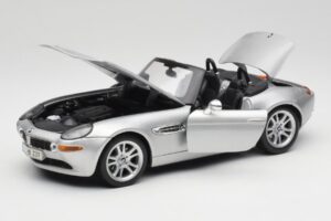 BMW Z8 E52 Titanium Silver Maisto 1:18 536896 Métal Moulé — image 2 sur 8