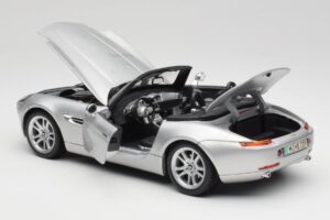 BMW Z8 E52 Titanium Silver Maisto 1:18 536896 Métal Moulé — image 5 sur 8