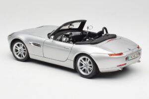 BMW Z8 E52 Titanium Silver Maisto 1:18 536896 Métal Moulé — image 7 sur 8
