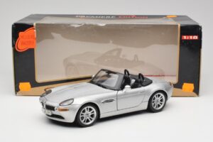 BMW Z8 E52 Titanium Silver Maisto 1:18 536896 Métal Moulé — image 8 sur 8