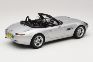 BMW Z8 Argent 007 The World Is Not Enough AUTOart 1:18 70511 Métal Moulé — image 3 sur 8