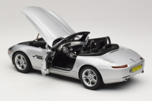 BMW Z8 Argent 007 The World Is Not Enough AUTOart 1:18 70511 Métal Moulé — image 5 sur 8