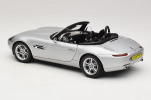 BMW Z8 Argent 007 The World Is Not Enough AUTOart 1:18 70511 Métal Moulé — image 7 sur 8