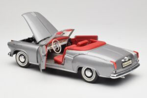 Borgward Isabella Cabriolet Argent Revell 1:18 8411 Métal Moulé — image 5 sur 8