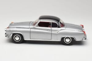 Borgward Isabella Coupé Gris & Noir Revell 1:18 8989 Métal Moulé — image 3 sur 8