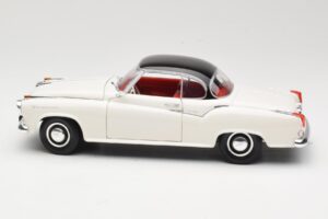 Borgward Isabella Coupé Blanc Revell 1:18 08982-W1 Métal Moulé — image 4 sur 8