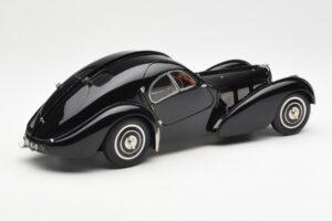 Bugatti 57SC Atlantic Noir CMC 1:18 M-085 Métal Moulé — image 2 sur 6