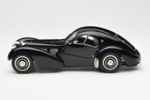 Bugatti 57SC Atlantic Noir CMC 1:18 M-085 Métal Moulé — image 3 sur 6