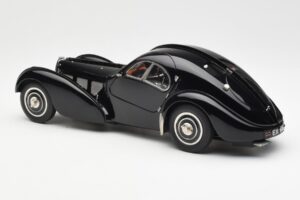 Bugatti 57SC Atlantic Noir CMC 1:18 M-085 Métal Moulé — image 5 sur 6