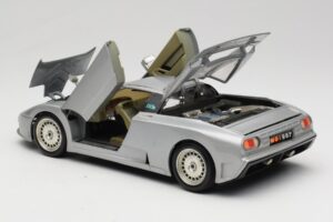 Bugatti EB110 Argent Bburago 1:18 3035-S Métal Moulé — image 5 sur 8
