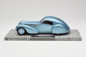 Bugatti Type 57SC Atlantic Bleu Minichamps 1:18 107110320 Métal Moulé — image 3 sur 6