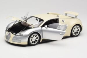 Bugatti Veyron Edition Centenaire Chrome Beige Minichamps 1:18 100110854 Métal Moulé — image 2 sur 8