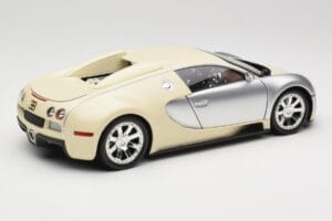 Bugatti Veyron Edition Centenaire Chrome Beige Minichamps 1:18 100110854 Métal Moulé — image 3 sur 8