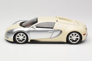 Bugatti Veyron Edition Centenaire Chrome Beige Minichamps 1:18 100110854 Métal Moulé — image 4 sur 8
