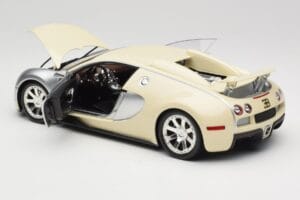 Bugatti Veyron Edition Centenaire Chrome Beige Minichamps 1:18 100110854 Métal Moulé — image 5 sur 8