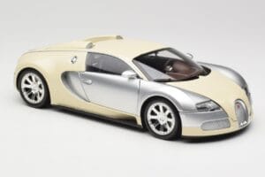 Bugatti Veyron Edition Centenaire Chrome Beige Minichamps 1:18 100110854 Métal Moulé — image 6 sur 8