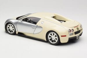 Bugatti Veyron Edition Centenaire Chrome Beige Minichamps 1:18 100110854 Métal Moulé — image 7 sur 8