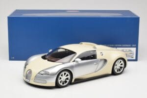 Bugatti Veyron Edition Centenaire Chrome Beige Minichamps 1:18 100110854 Métal Moulé — image 8 sur 8