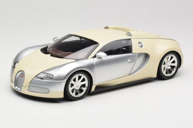 Bugatti Veyron Edition Centenaire Chrome Beige Minichamps 1:18 100110854 Métal Moulé