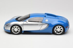 Bugatti Veyron Edition Centenaire Chrome Blue Minichamps 1:18 100110850 Métal Moulé — image 4 sur 8